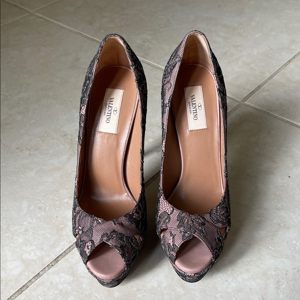 Autentic Valentino Women's Black and Pink Lace Heels